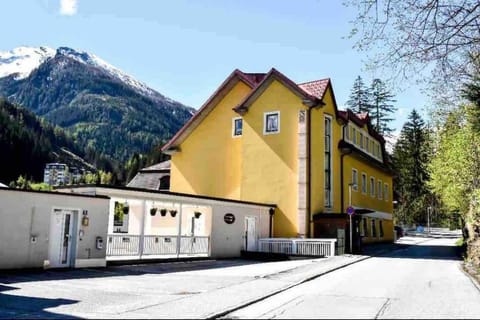 Brand-new, central apartment w/ VIEWS Apartment in Bad Hofgastein