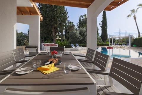Patio, Balcony/Terrace, Swimming pool, sunbed