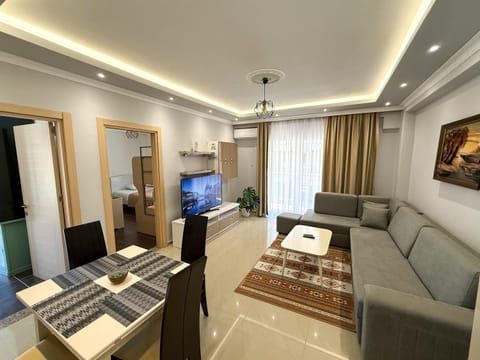 TV and multimedia, Living room, Seating area, Dining area, Evening entertainment