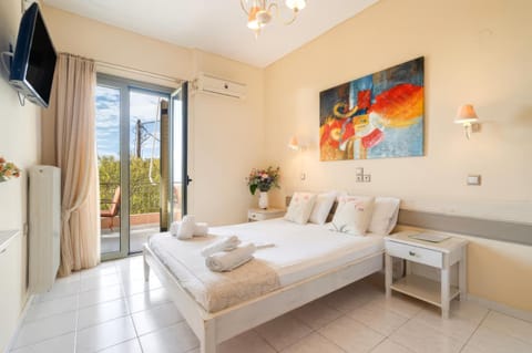 Bed, TV and multimedia, Photo of the whole room, Bedroom, air conditioner