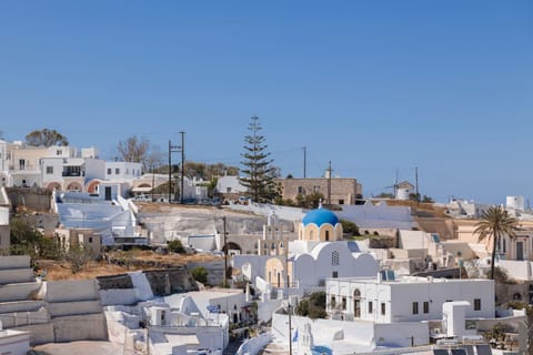 Property building, Natural landscape, City view, Street view, Location