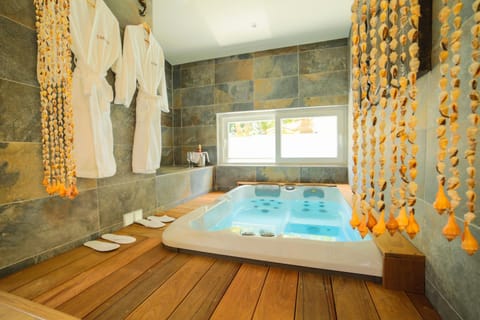 Hot Tub, Spa and wellness centre/facilities, Internal: Not applicable to any particular room