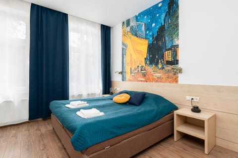 Bed, Photo of the whole room, Seating area, Bedroom, towels
