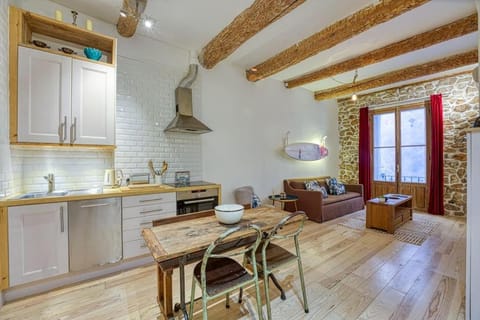Living room, Seating area, Dining area, dishwasher, pet friendly, stove