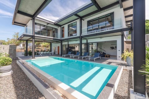 Patio, Day, Swimming pool