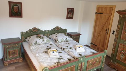 Bed, Bedroom, towels, wardrobe