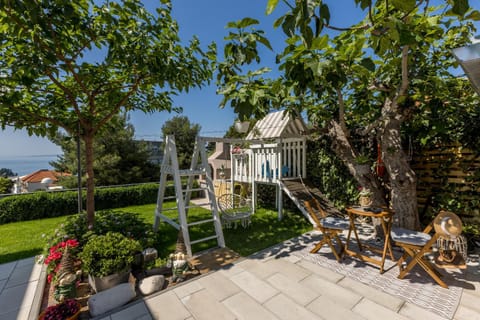 Patio, Spring, Day, Natural landscape, Garden, Garden view