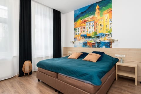 Bed, Photo of the whole room, Seating area, Bedroom