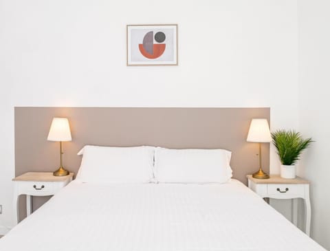 Bed, View (from property/room), Photo of the whole room, Bedroom