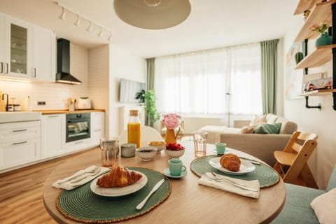 Living room, Dining area, kitchen
