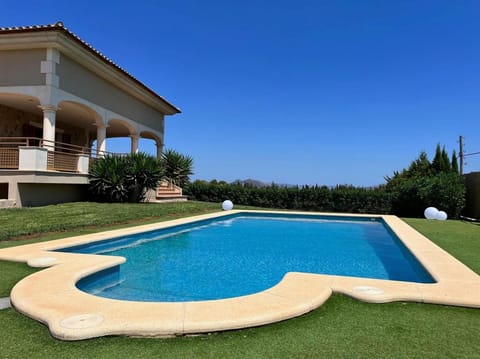 Property building, Day, Garden, Garden view, Pool view, Swimming pool, sunbed