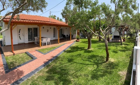Property building, Garden, Garden view