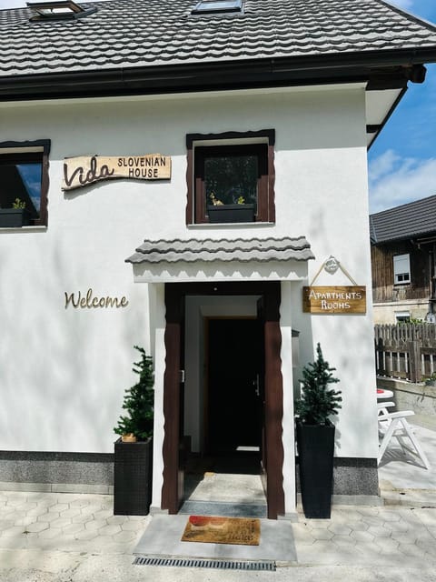 Property building, Facade/entrance, Property logo or sign, Decorative detail, Logo/Certificate/Sign, Text overlay, Street view