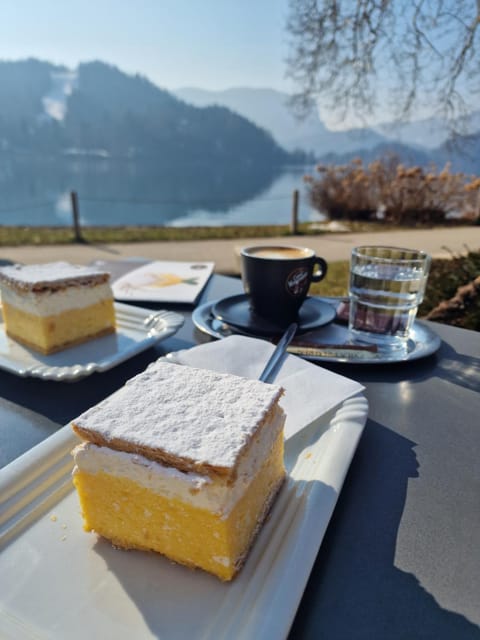 Restaurant/places to eat, Restaurant/places to eat, Off site, Neighbourhood, Natural landscape, Hiking, Area and facilities, Entertainment, Public Bath