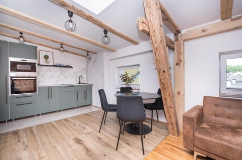 Kitchen or kitchenette, Seating area