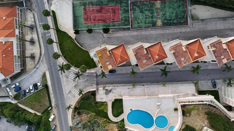 Pool view, Street view