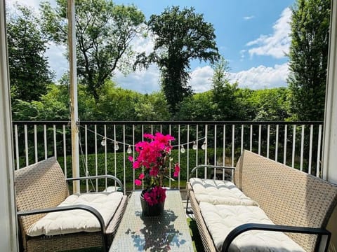 Proche Château de Versailles avec balcon vu sur une forêt et parking gratuit pour 5 personnes maximum Apartment in Versailles