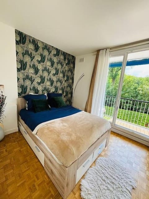 Proche Château de Versailles avec balcon vu sur une forêt et parking gratuit pour 5 personnes maximum Apartment in Versailles