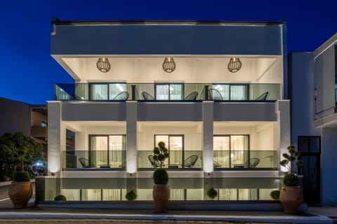 Property building, Night, View (from property/room), Balcony/Terrace