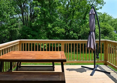 3BR Home for 8 - Only 5 Minutes to Ark - Foosball House in Williamstown