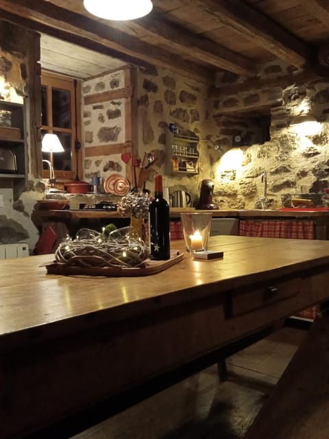 Gîte L'Oustalou House in Auvergne-Rhône-Alpes