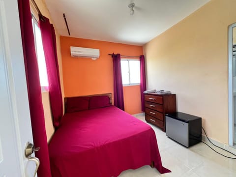 Bed, TV and multimedia, Photo of the whole room, Bedroom, air conditioner