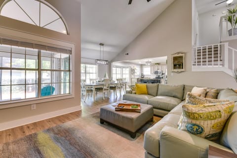 Charming Coastal Home 6 Mi to Choctawhatchee Bay! House in Alabama