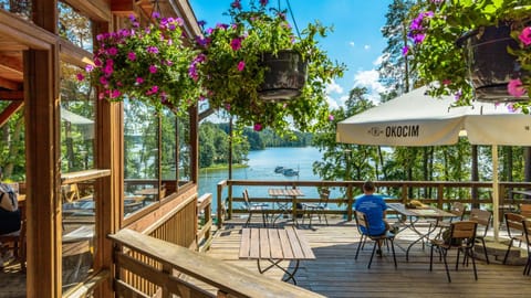 Patio, Restaurant/places to eat, Natural landscape, Balcony/Terrace, Lake view