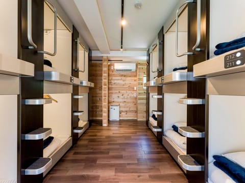 bunk bed, air conditioner