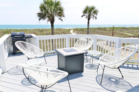 DWs Oceanfront Beach House Huge Sun Deck House in North Myrtle Beach
