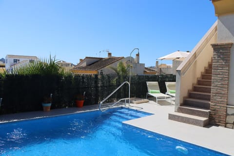 Property building, Swimming pool, sunbed