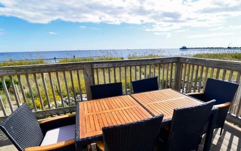 Hazels Castle Huge 2 in 1 Oceanfront House near Pier House in North Myrtle Beach