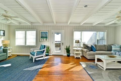 Hazels Castle Huge 2 in 1 Oceanfront House near Pier House in North Myrtle Beach