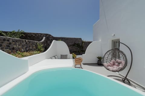 Patio, Day, Seating area, Swimming pool, sunbed