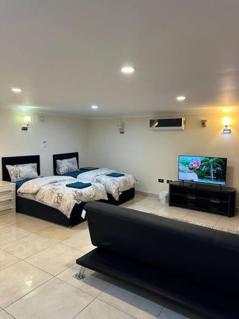 TV and multimedia, Photo of the whole room, Bedroom, air conditioner