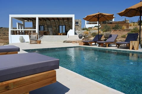 Property building, Patio, Day, Natural landscape, Seating area, Pool view, Swimming pool, sunbed