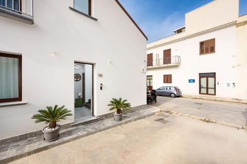 Property building, Neighbourhood, Street view, Location