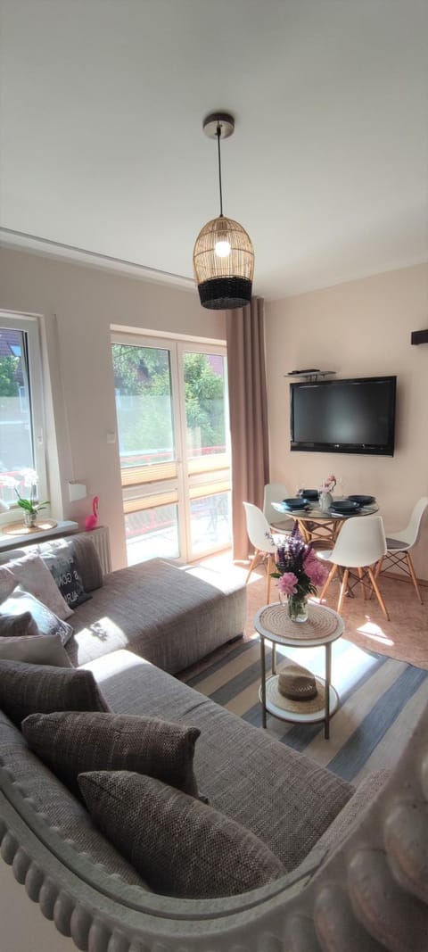 Communal lounge/ TV room, TV and multimedia, Living room, Seating area, Evening entertainment