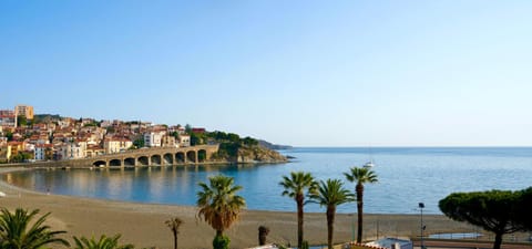 View (from property/room), Balcony/Terrace, City view, Sea view