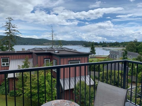 Ocean View Townhome - Sooke Harbour Marina House in Vancouver Island