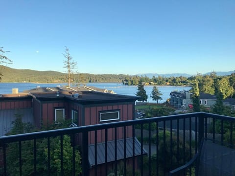 Ocean View Townhome - Sooke Harbour Marina House in Vancouver Island