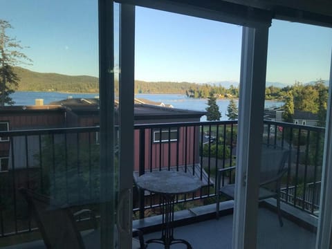 Ocean View Townhome - Sooke Harbour Marina House in Vancouver Island