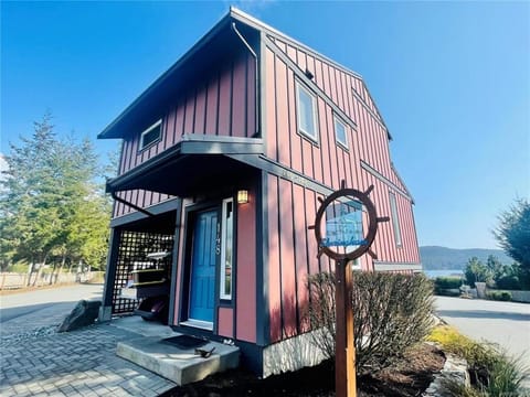 Sheringham Townhouse - Pet Friendly Sooke Rental House in Vancouver Island