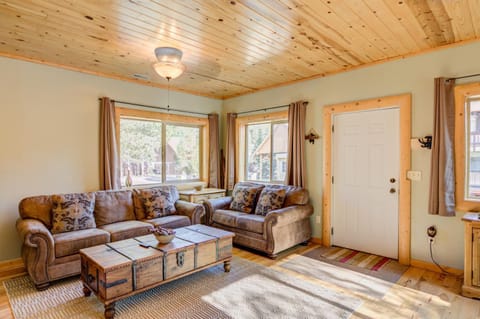 Muley Hollow by KABINO Fire Pit Grill SmartTV WiFi Washer Dryer House in Island Park