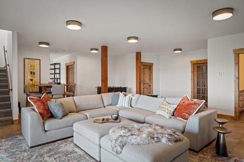 Teton Melody by KABINO Partial Air Conditioning Hot Tub FirePit Foosball Telescope Games WiFi Grill Mtn Views House in Wyoming