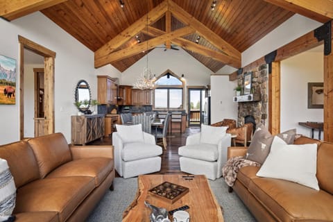 Teton Melody by KABINO Partial Air Conditioning Hot Tub FirePit Foosball Telescope Games WiFi Grill Mtn Views House in Wyoming