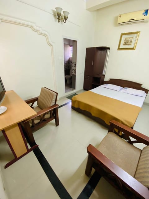 TV and multimedia, Photo of the whole room, Bedroom, air conditioner