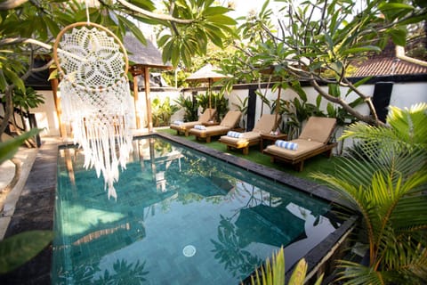 Garden view, Pool view, Swimming pool, sunbed