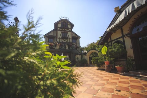 Property building, Day, Garden, Garden view