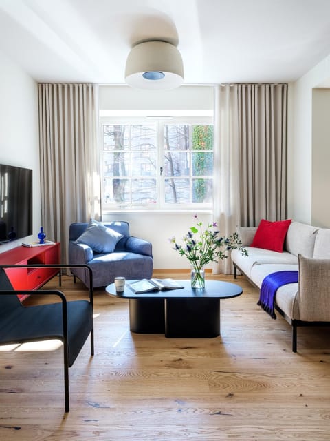 Communal lounge/ TV room, TV and multimedia, Living room, Seating area